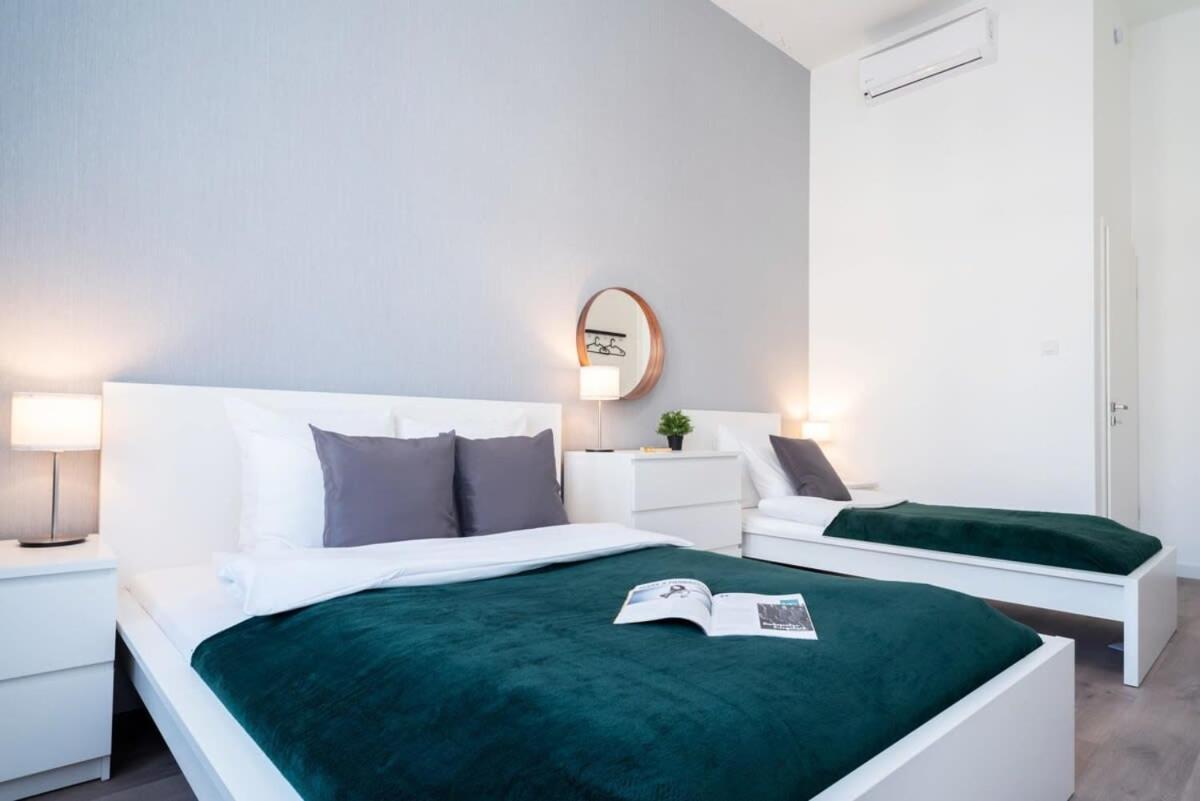 Large Apartment At Perfect Central Location Budapest Ngoại thất bức ảnh