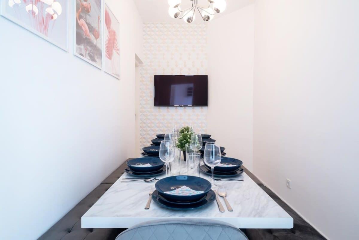 Large Apartment At Perfect Central Location Budapest Ngoại thất bức ảnh