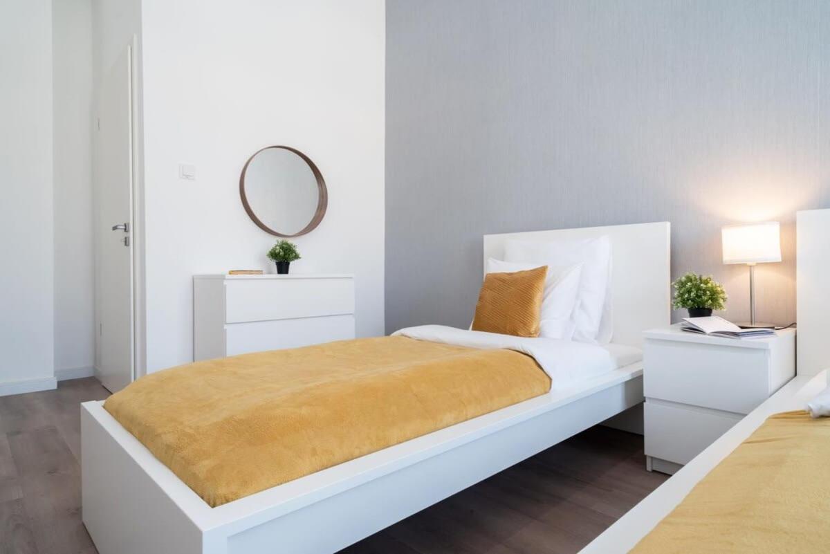 Large Apartment At Perfect Central Location Budapest Ngoại thất bức ảnh