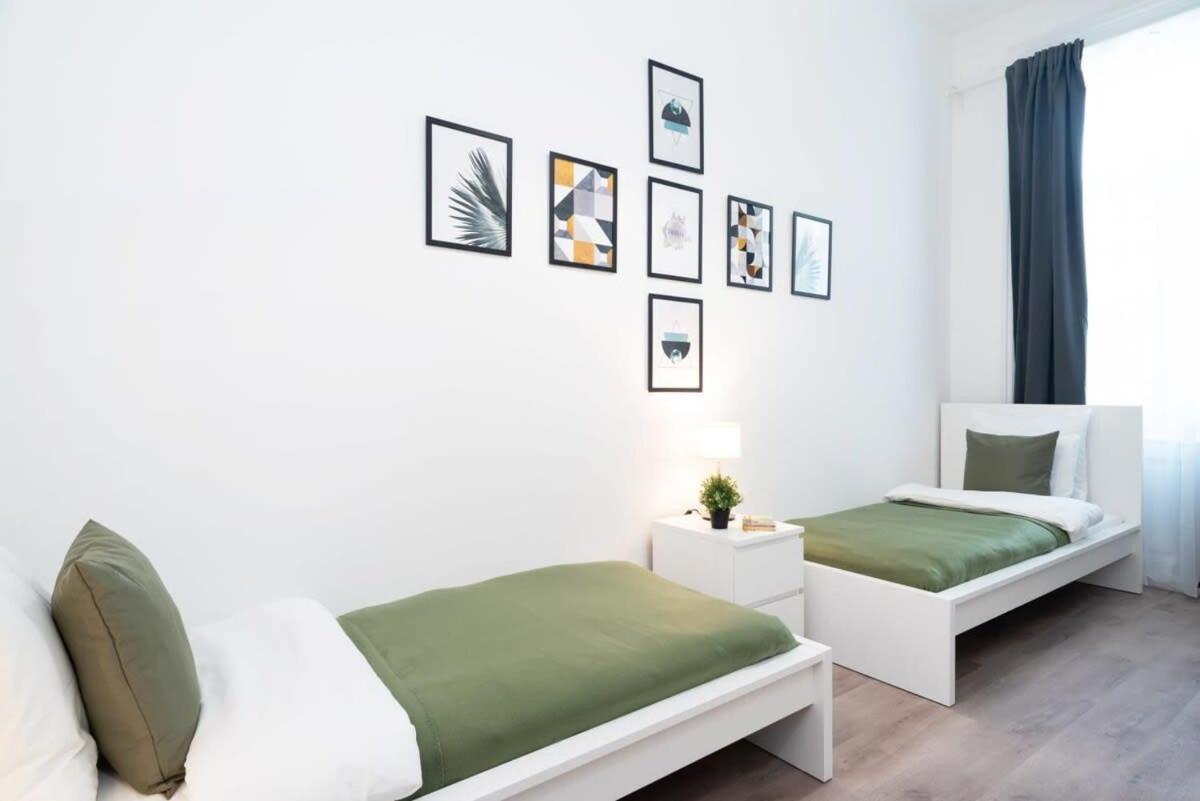 Large Apartment At Perfect Central Location Budapest Ngoại thất bức ảnh