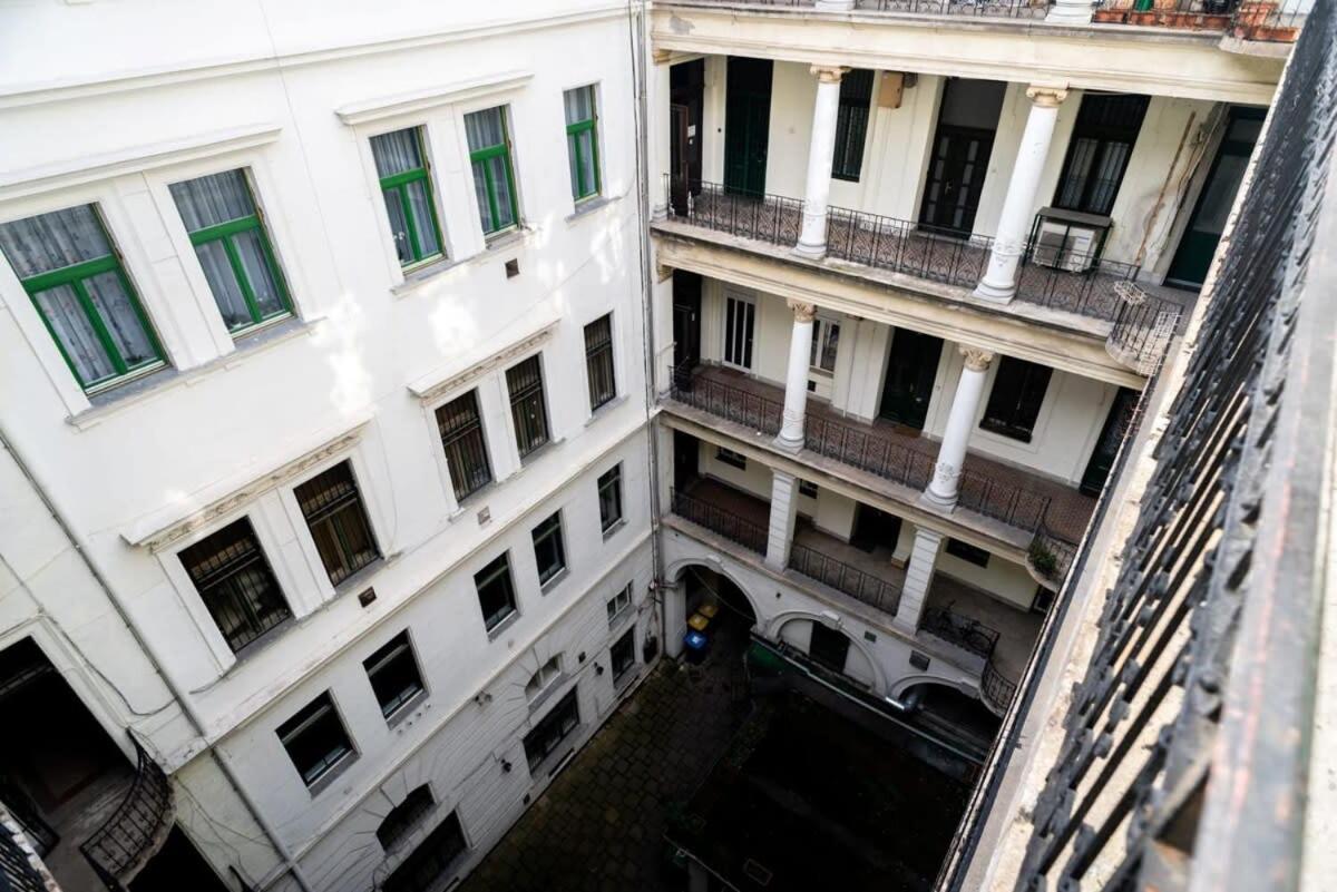 Large Apartment At Perfect Central Location Budapest Ngoại thất bức ảnh